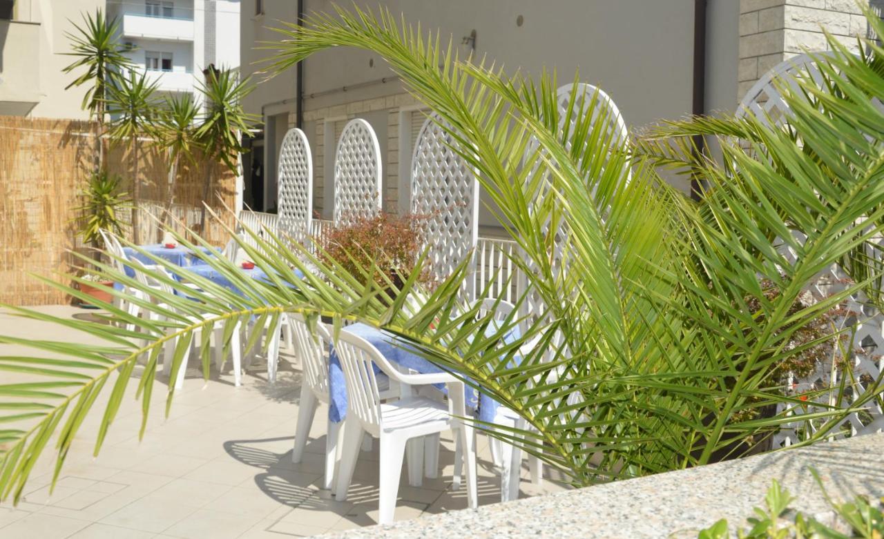 Hotel Karin Marebello Exterior foto