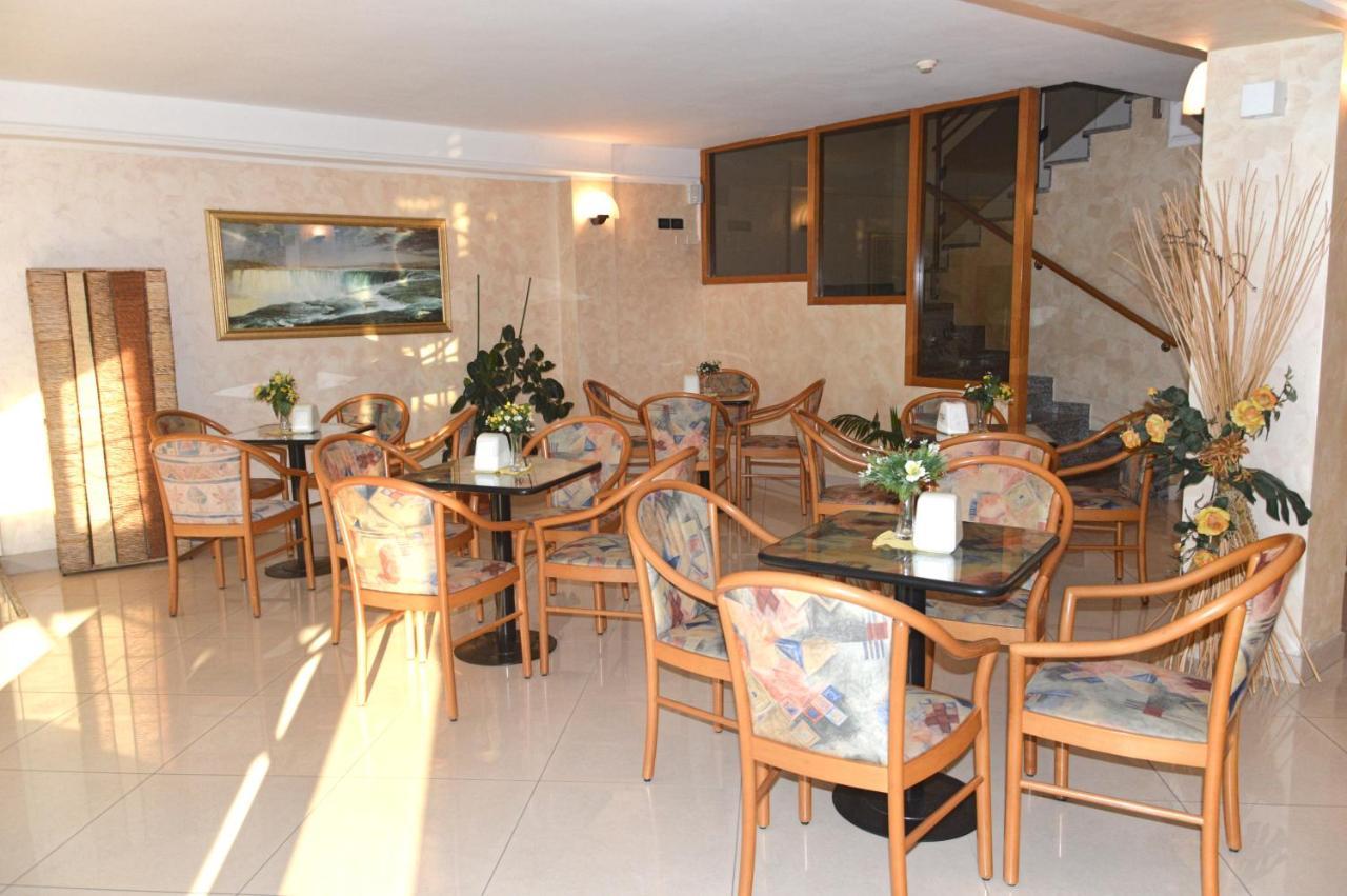 Hotel Karin Marebello Exterior foto